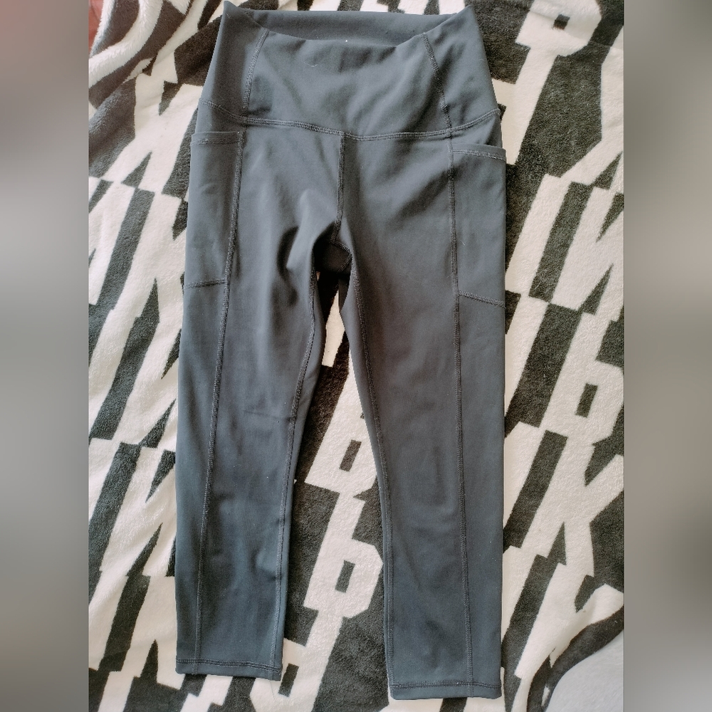 Size S Navy Blue Capri Leggings